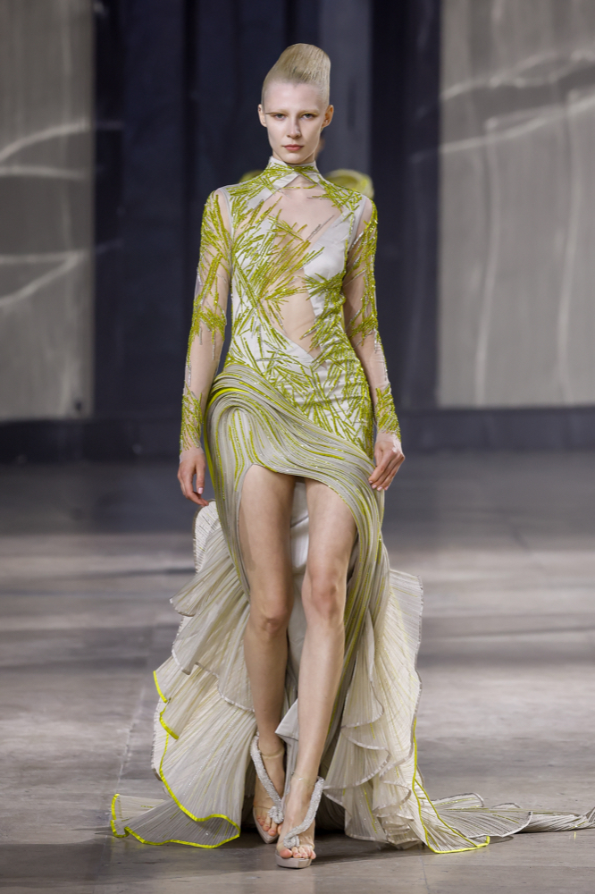 24Fashion TV GAURAV GUPTA COUTURE SS23 LOOK 022 1674936218 jpg